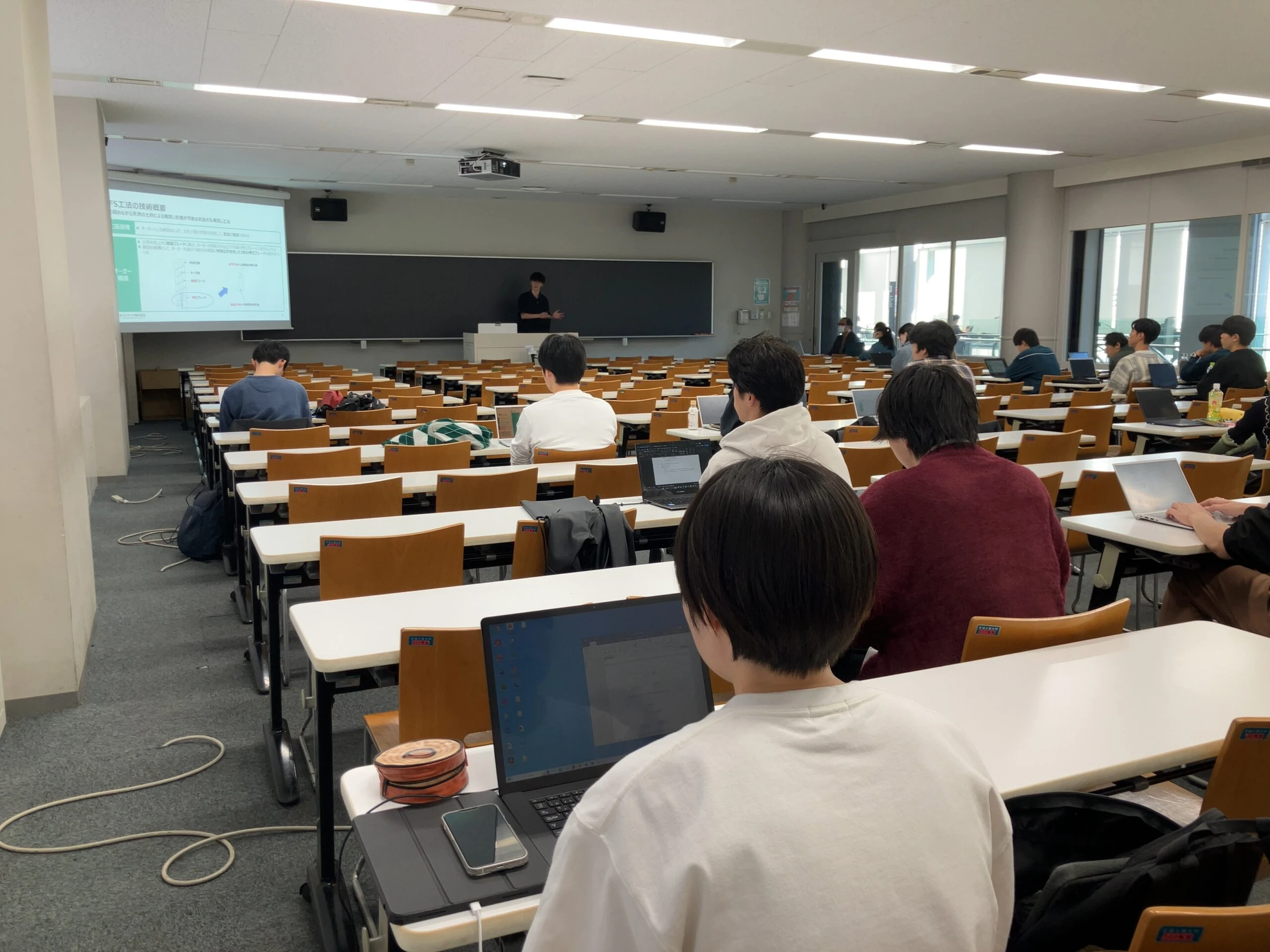 芝浦工業大学での特別講演の様子